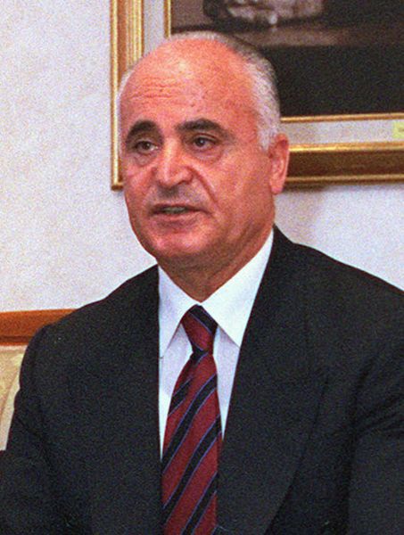 Eski Bakan Sabahattin Çakmakoğlu hayatını kaybetti